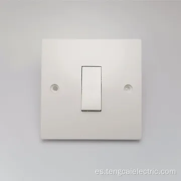 Conector de interruptor de luz de pared eléctrica del Reino Unido